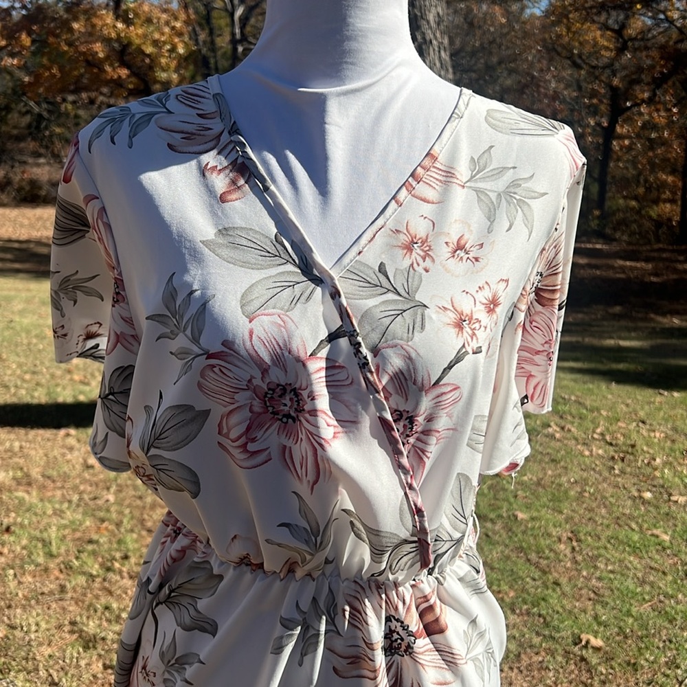 EMERY ROSE FLORAL DRESS … 560 - Picture 2 of 12